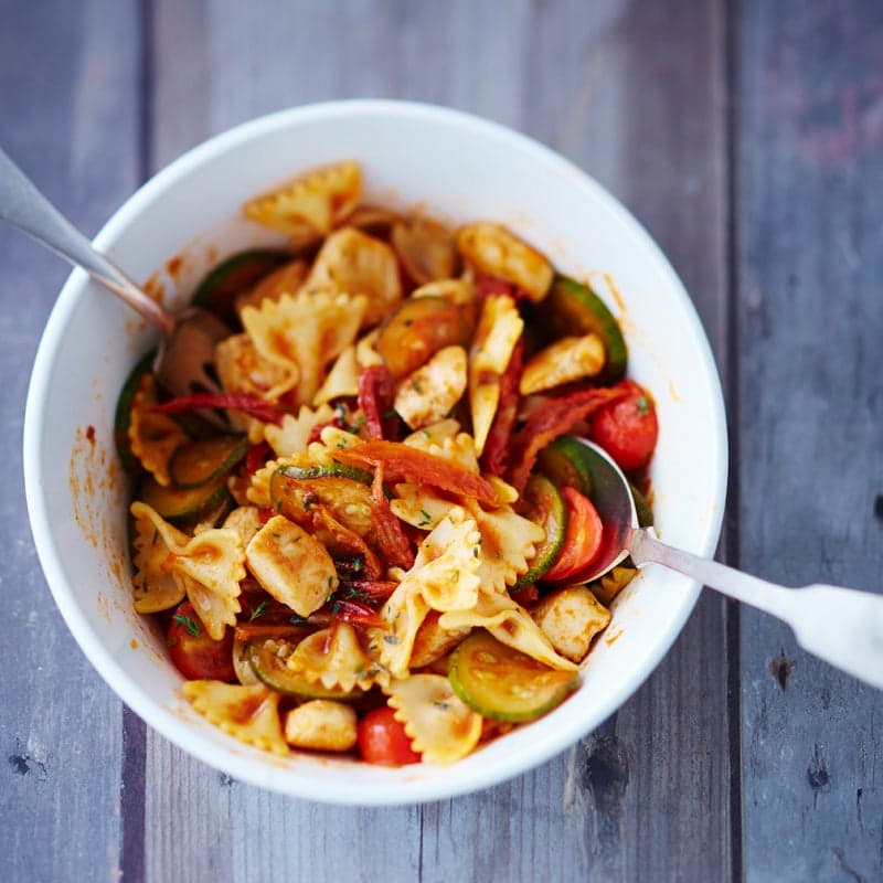 Warmer Nudelsalat mit Hähnchen