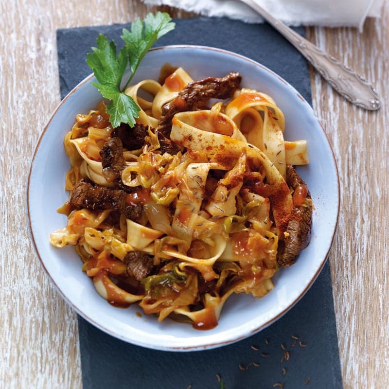 Pappardelle mit Spitzkohl und Steakstreifen