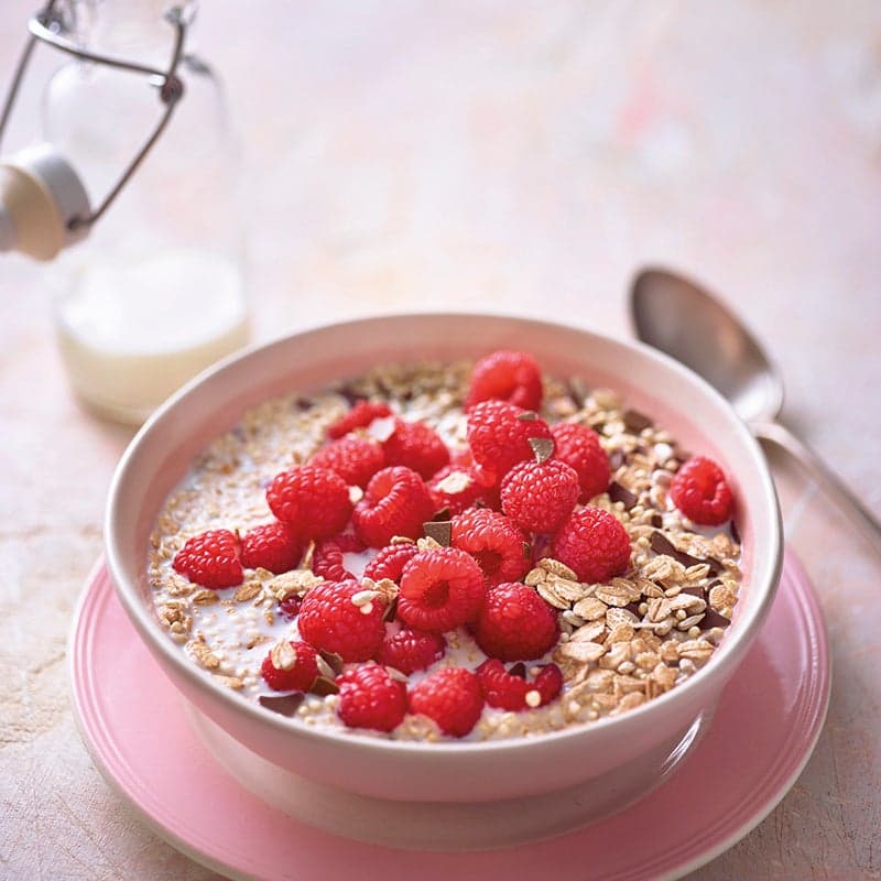 Muesli met frambozen en gepofte quinoa
