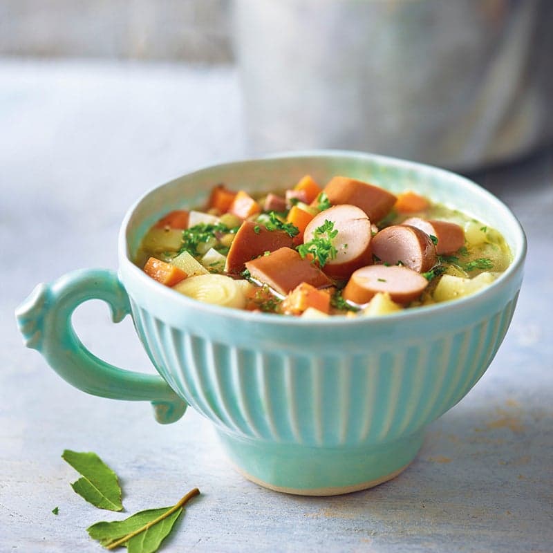 Aardappel-linzenschotel met kippenworst