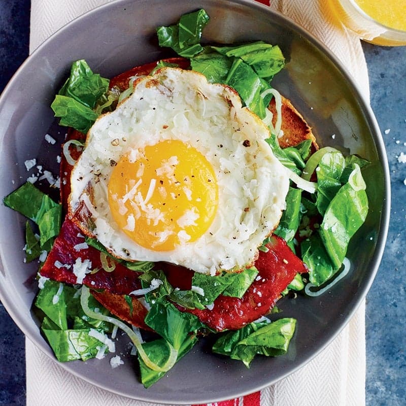 Egg, bacon and greens breakfast sandwich