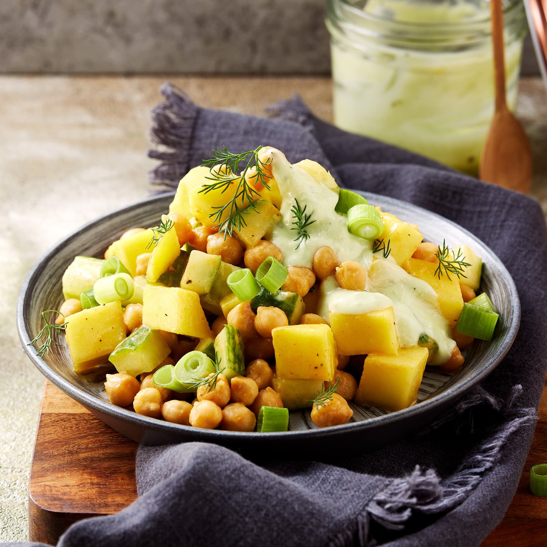 Mango-Kichererbsen-Salat mit Avocado